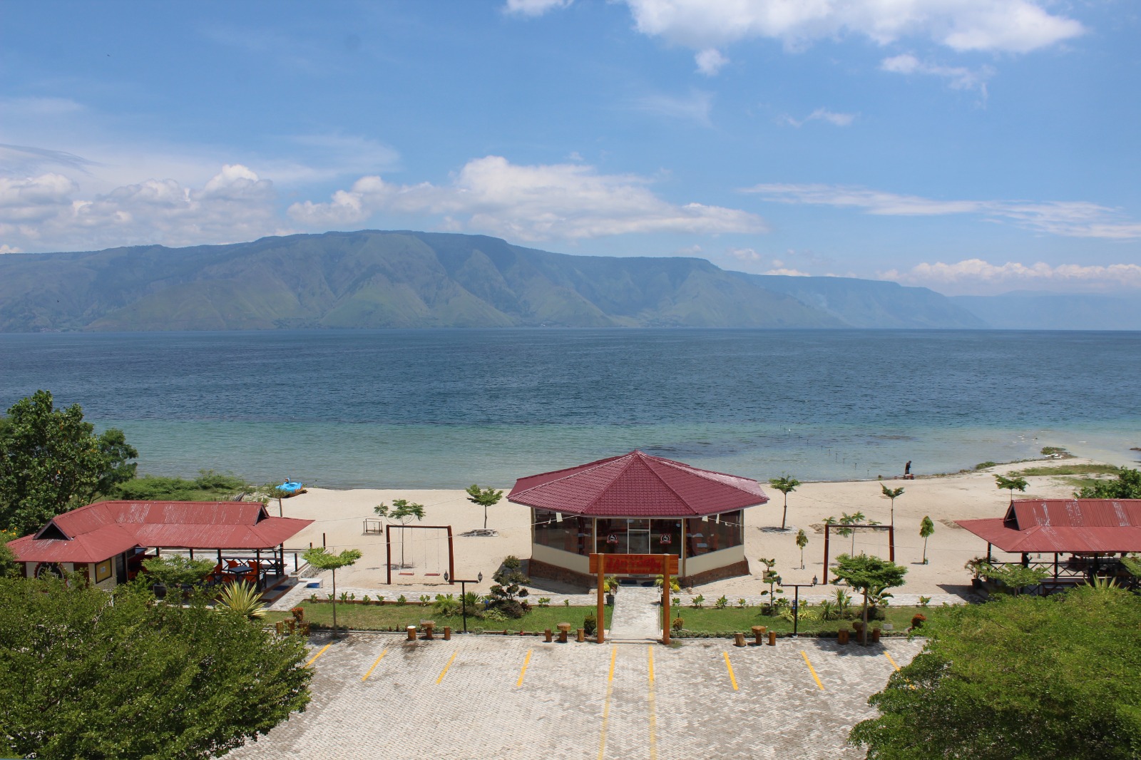 Pemandangan JTS Hotel Danau Toba